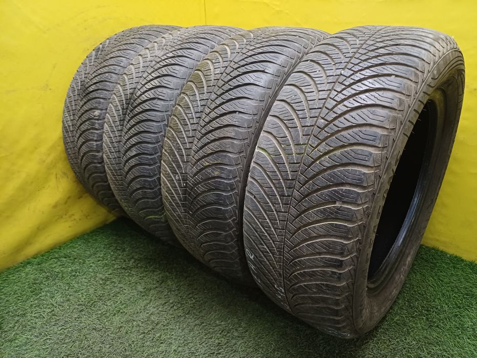 Шины 205/60 R15 Goodyear комплект.