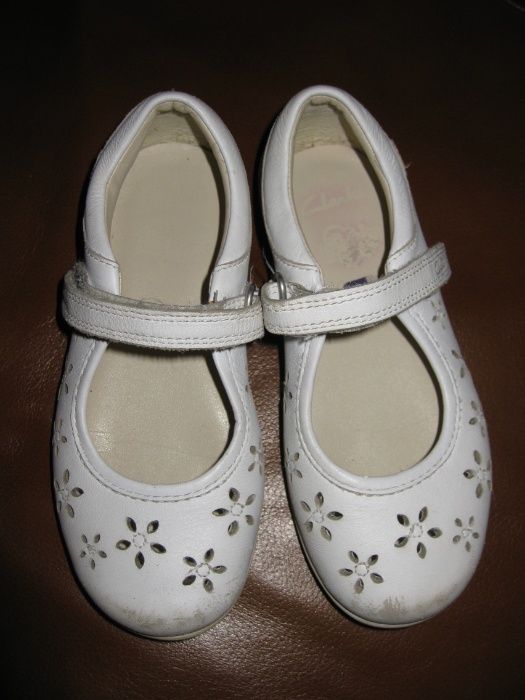 Clarks бели обувки 10 UK стелка 18 см номер 28