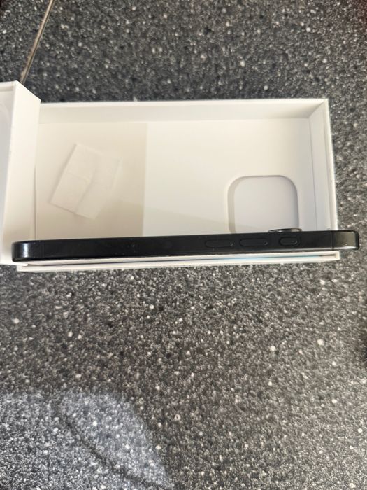 Продавам iPhone 16 Pro