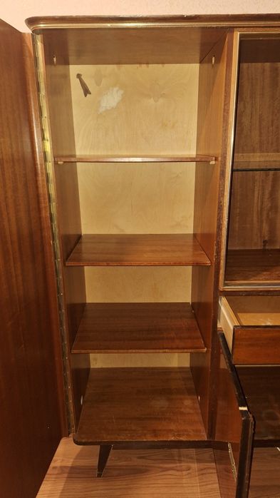 Отдам сервант. Самовывоз