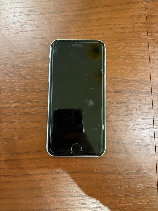 Iphone se 64 GB запазен