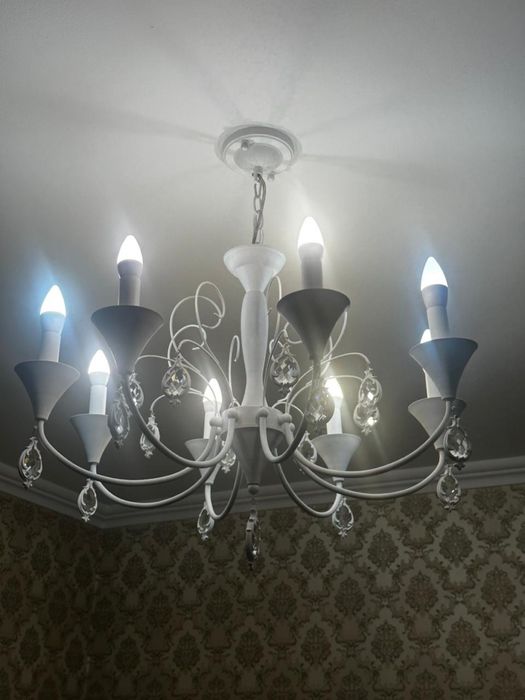 Продам люстру