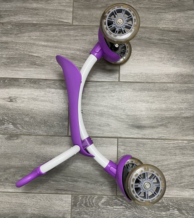 Masinuta copii Orion Flash violet cu roti luminoase