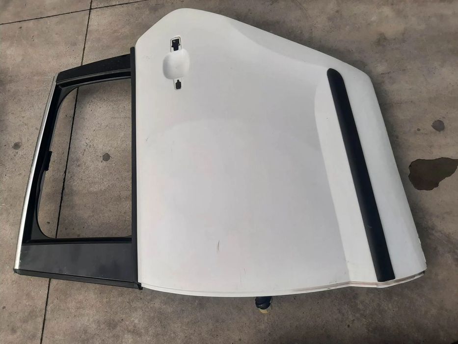 usa portiera stanga spate peugeot 3008