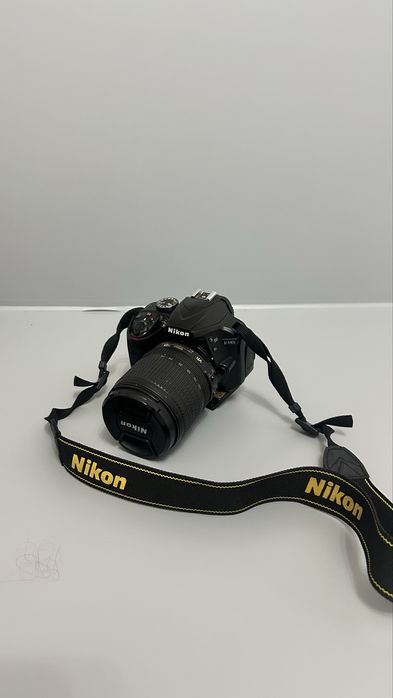 Nikon D3400+.