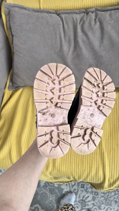 Продам демисезонные ботинки на девочку