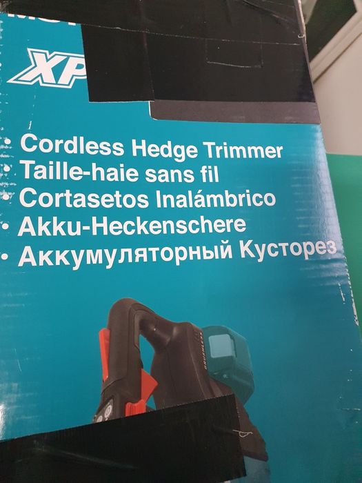 Makita mașină de tuns gard viu, model UH004GZ