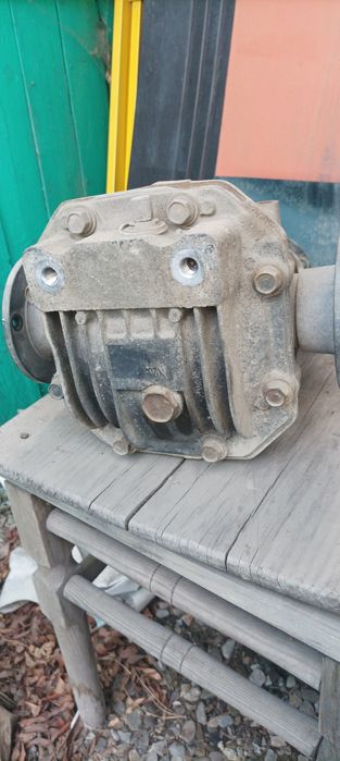Продам капот б/у редуктор заднего моста...