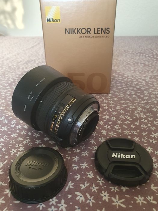 Vand aparat Nikon D5600 si accesorii