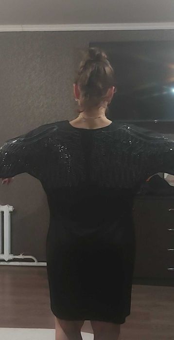 Продам платья женские