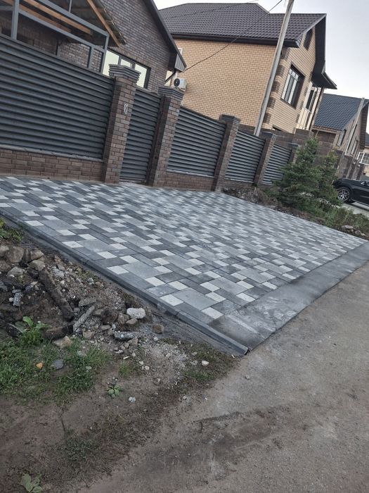 Укладка брусчатки, тротуарной плитки