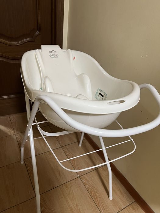 Продам ванночку со стойкой