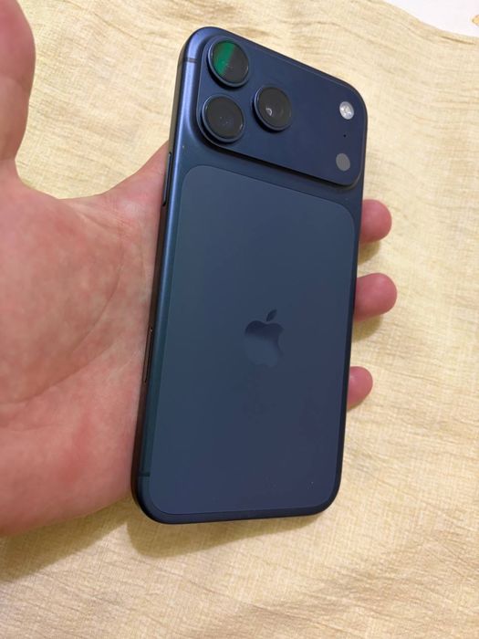 Iphone 17 Pro Max blue