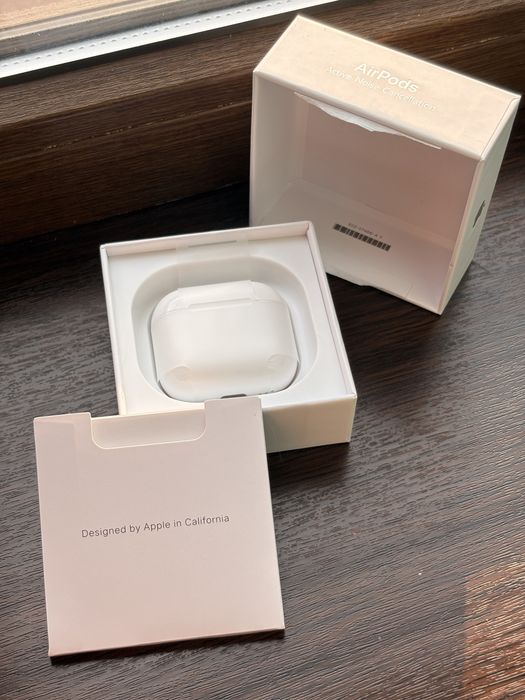 AirPods 4 cu ANC