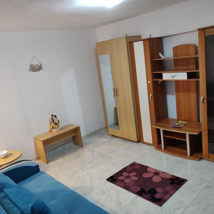 Inchiriez garsoniera langa liceul sanitar