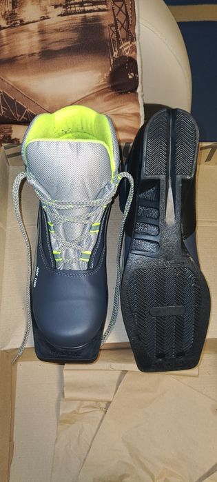 Продаются лыжные ботинки