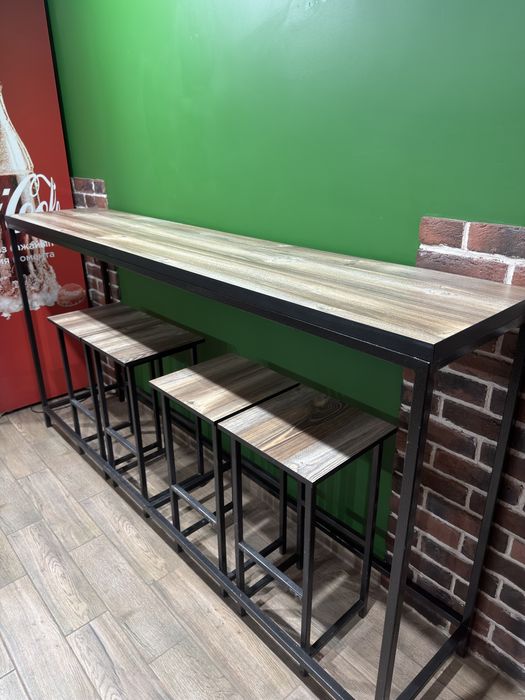 Барный стол с табуретками