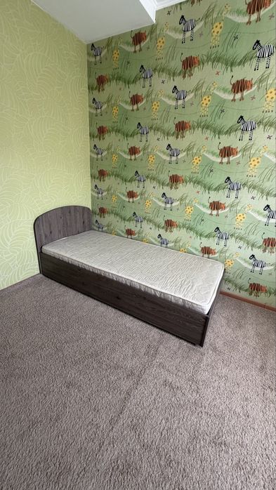 Кровать с матрасом