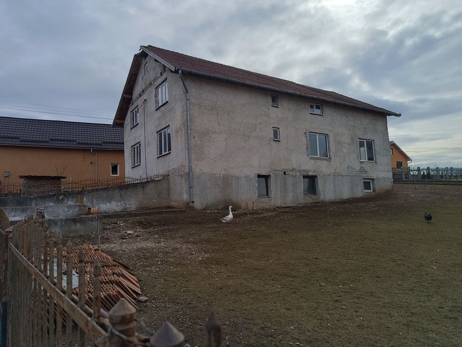 Casă demisol+2 nivele-curte 8 ari