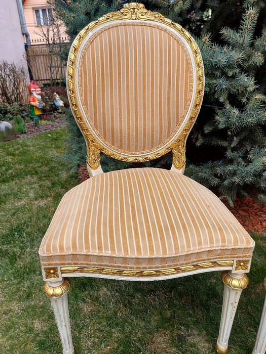 Scaune unicat tip regal