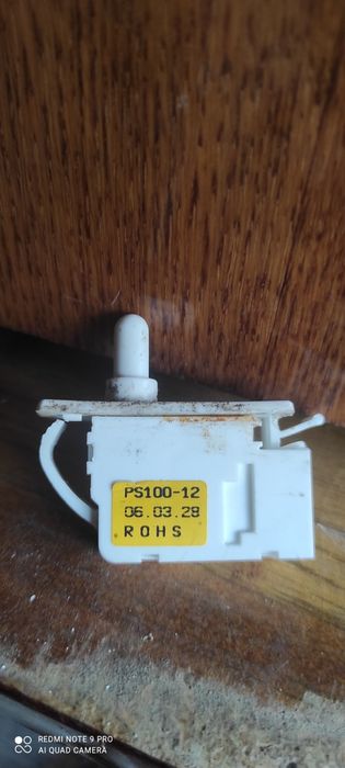 Запчасти для холодильника.