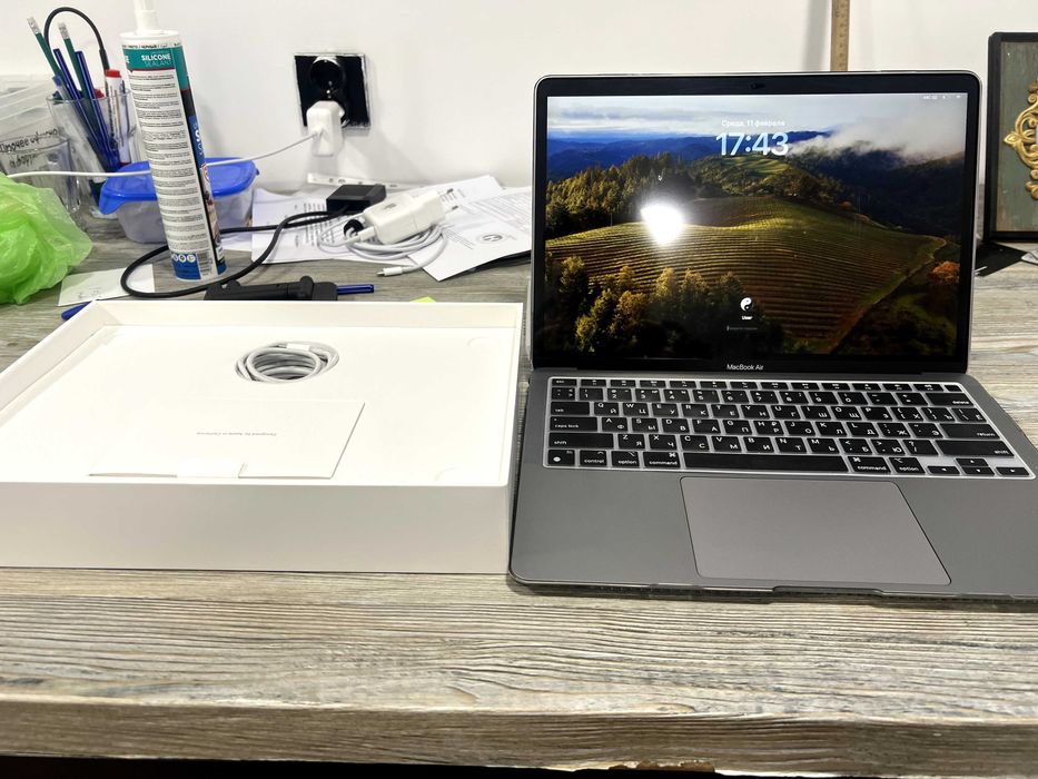MacBook Air M1 — идеальное состояние, 97–98% АКБ, полный комплект