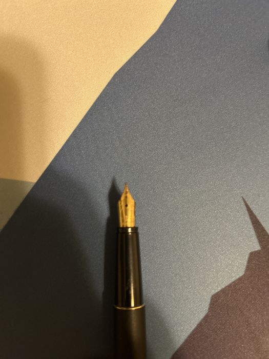 Stilou Parker Negru mat cu penita aurie