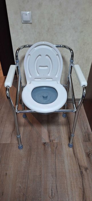 Кресло- туалет с санитарным оснащением