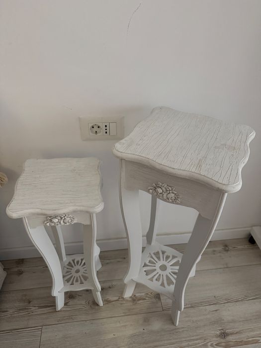 Set 2 masute aspect vintage alb