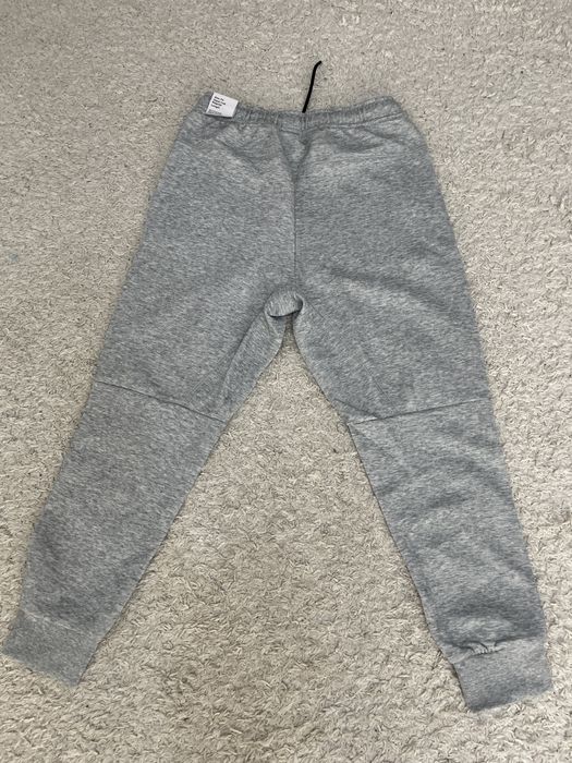 Nike tech fleece gray