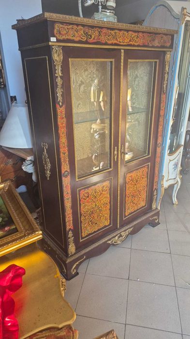 Vitrină cu intarsii în stil Ludovic al XVI-lea