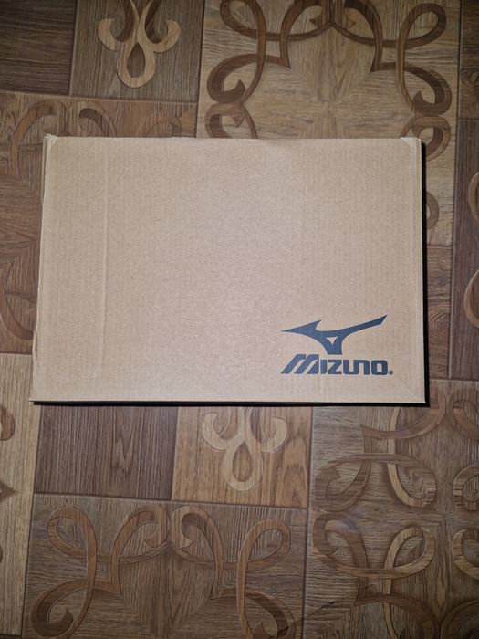 Кроссовки продам