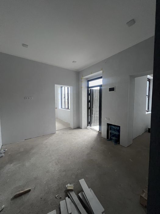 Nazarbek 4 xona+padval kadastor bor