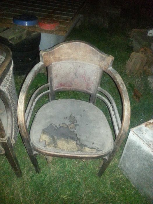 Стари антикварни столове