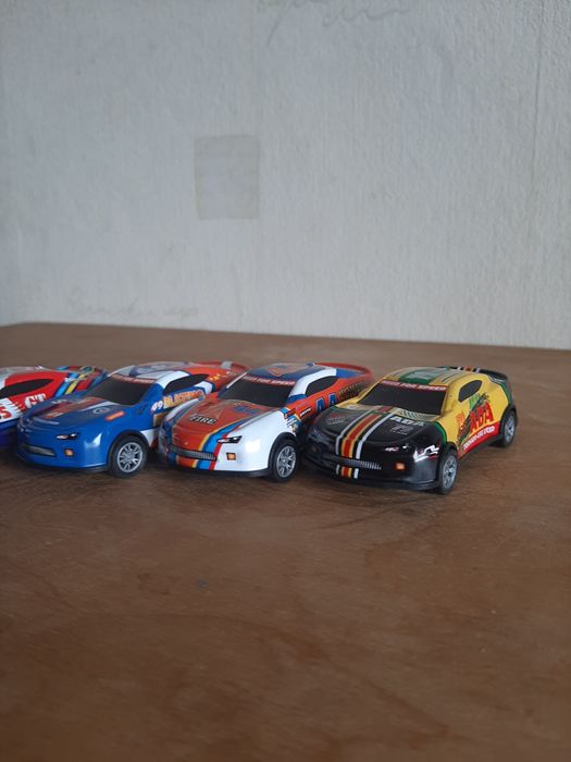 Машинки красочные.