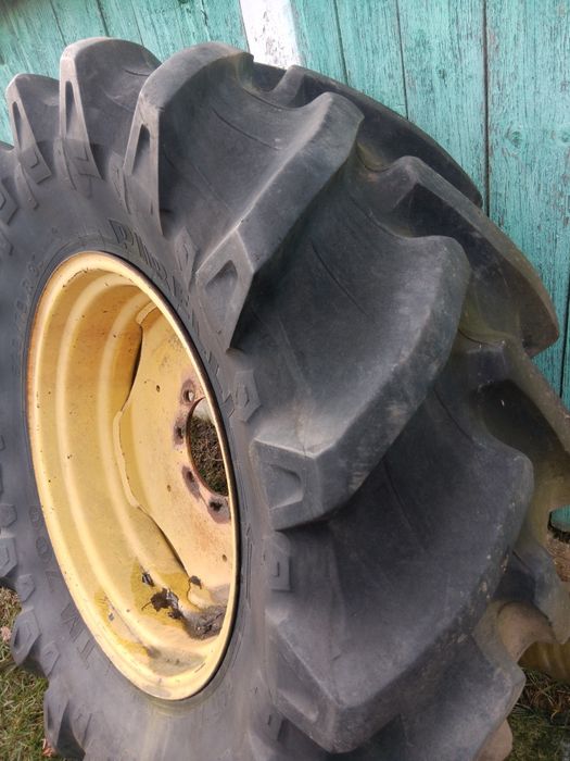Vand roata cu cauciuc nou pirelli pentru combina 520/70 R30