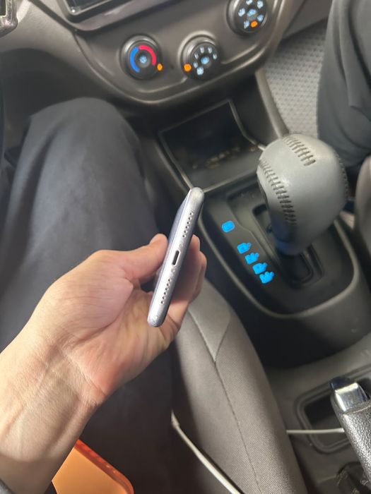 iphone 11,64гигабайт,емкость 75