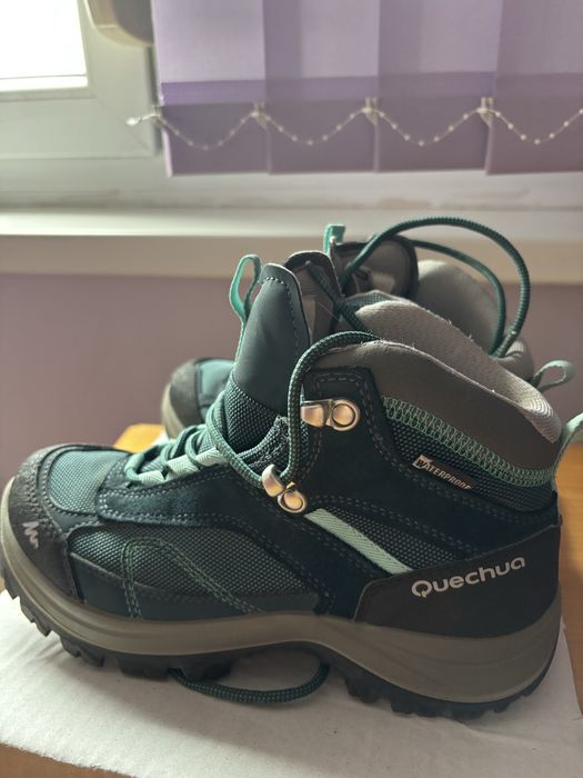 Дамски непромокаеми туристически обувки QUECHUA