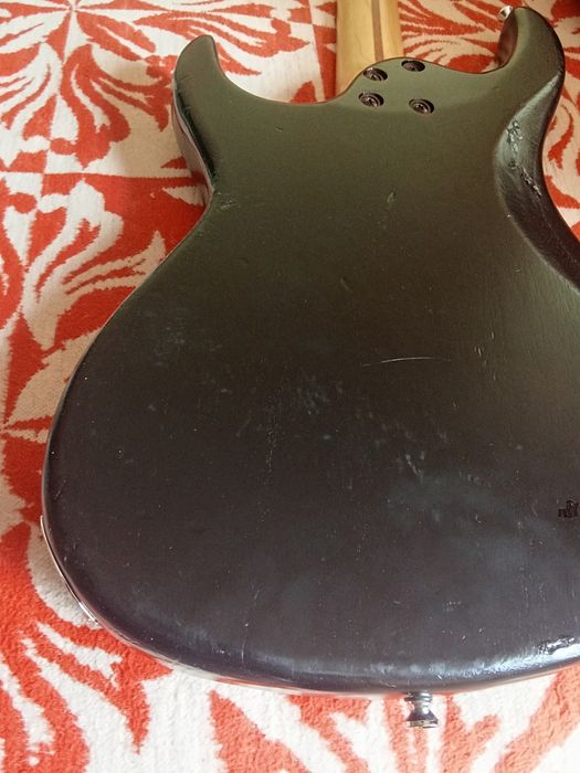 Продавам китари Ямаха и Корт