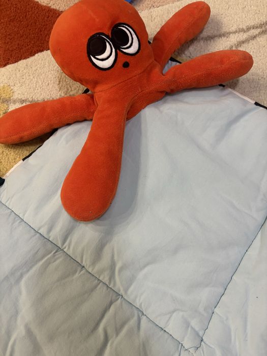 Килимче за игра и стоене по корем Ikea