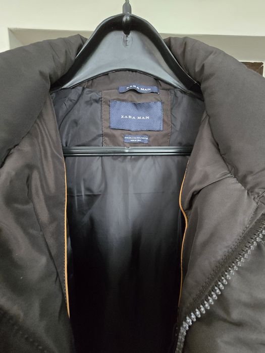 Geaca matlasata, cu gluga, pentru barbati.