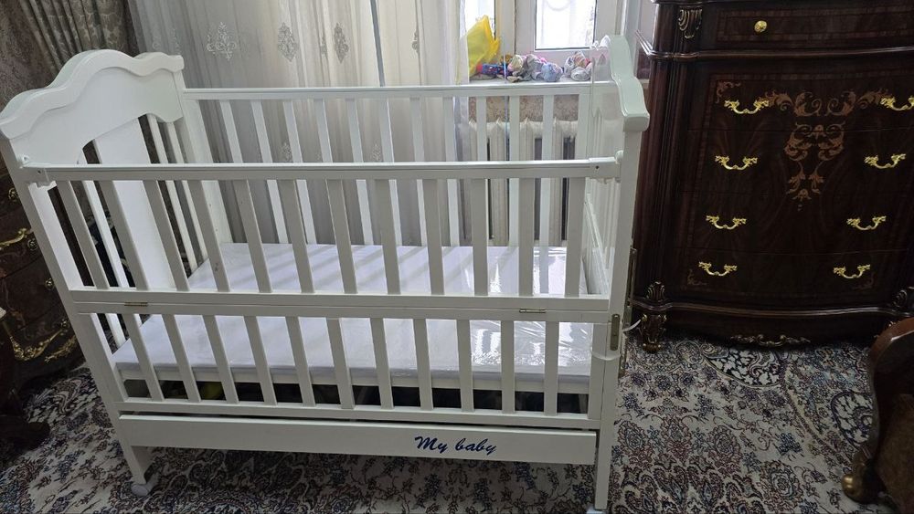 Продаётся детская кровать с люлкой в хорошем состояние