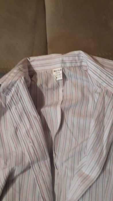 Продавам униформа-риза за ОУ Раковски-Варна