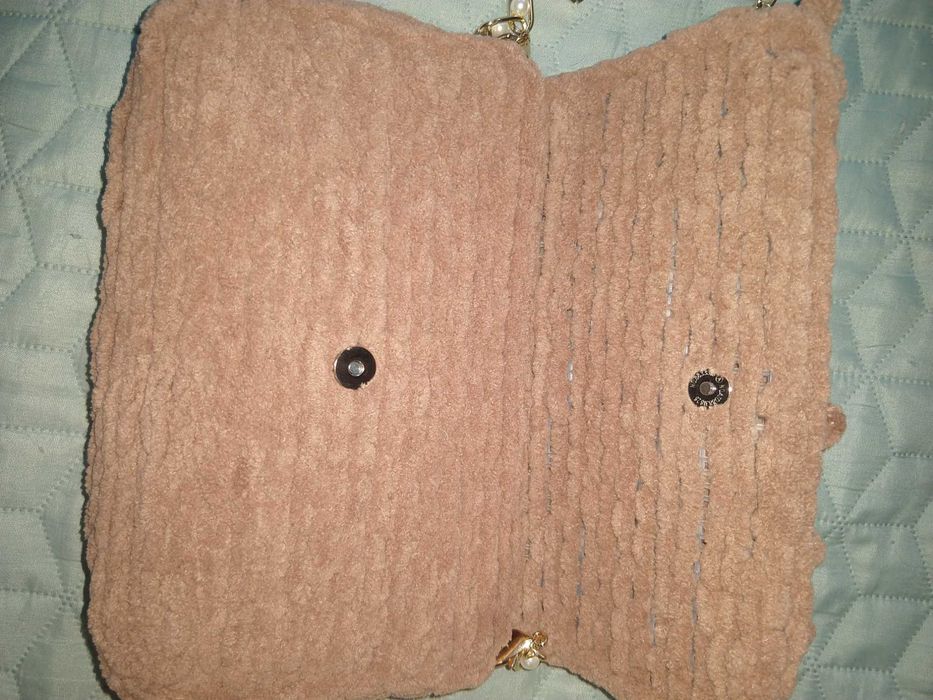 Ръчно плетена чанта.