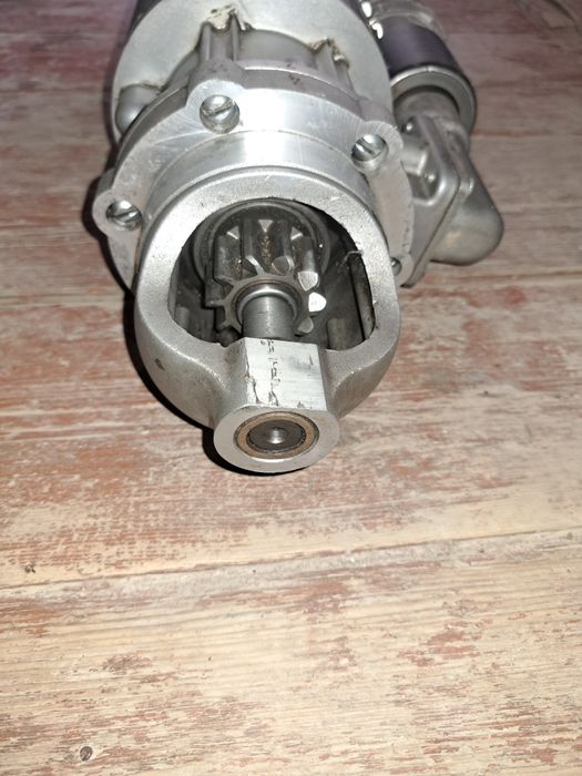 МАЗ  Уралдын стартеры почти новый