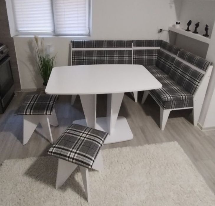 Set bucătărie/ masă/ 2 scaune / bancă colțar