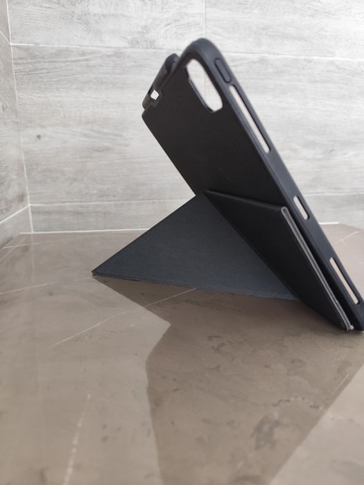 Черен сгъваем магнитен калъф Epico за iPad