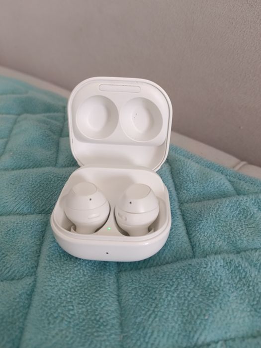 Продается наушник  хорошое состаяние