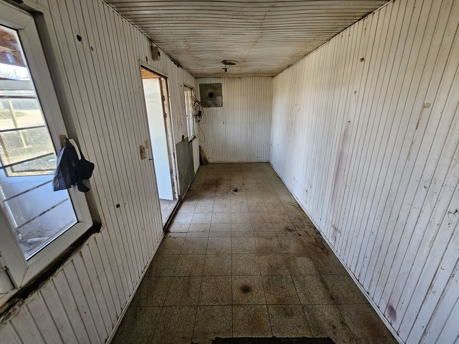 Продавам форгон със покрив 3500