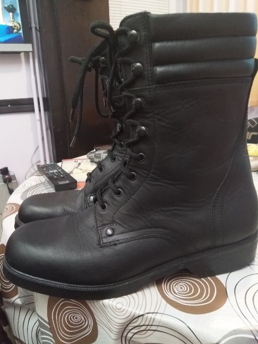 Обувки за лов и риболов,естествена кожа, подметката е шита и лепена